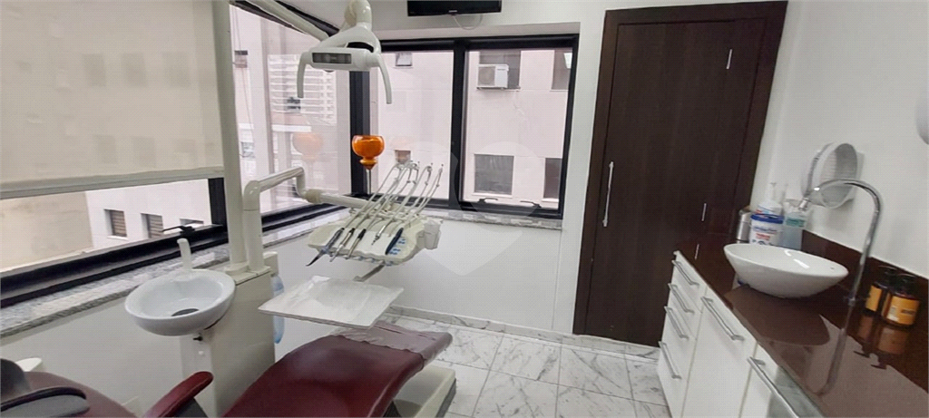 Sala Comercial com Equipamentos Odontológicos
