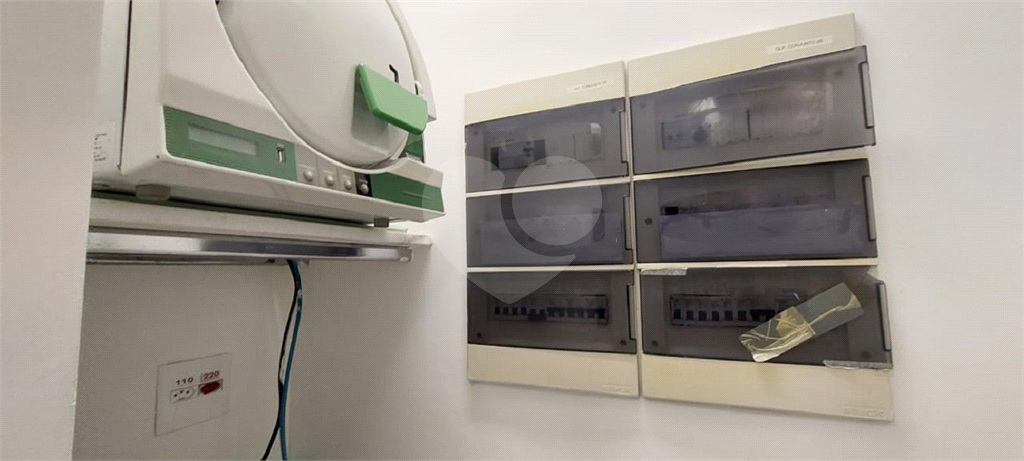 Sala Comercial com Equipamentos Odontológicos