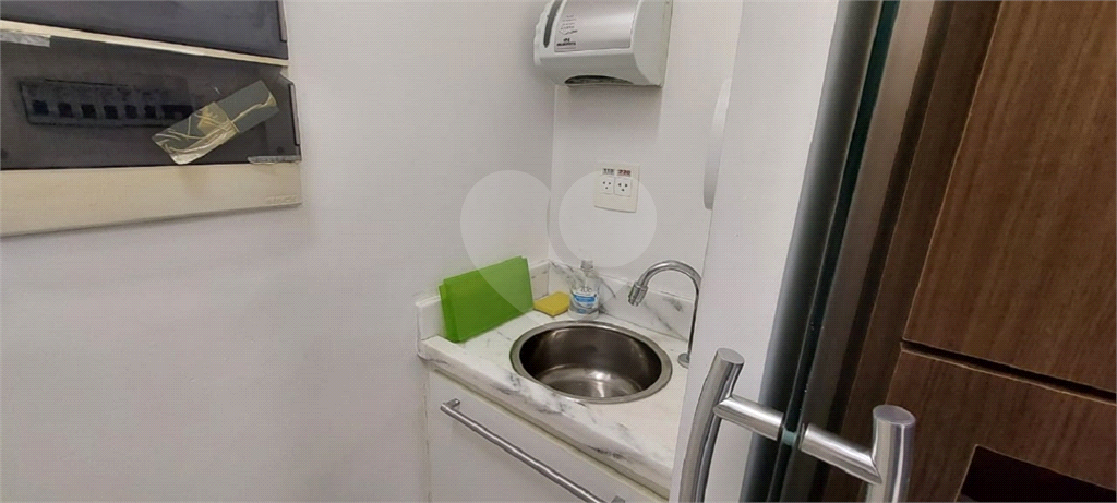 Sala Comercial com Equipamentos Odontológicos
