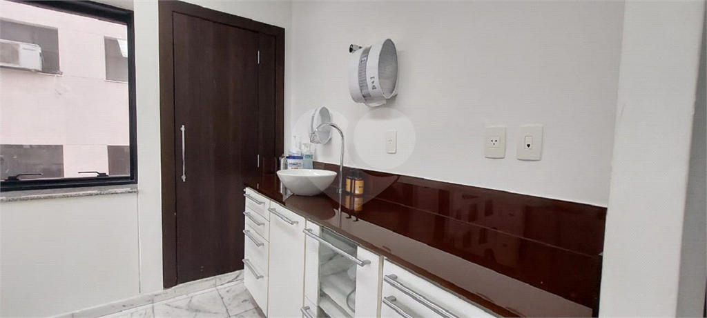 Sala Comercial com Equipamentos Odontológicos