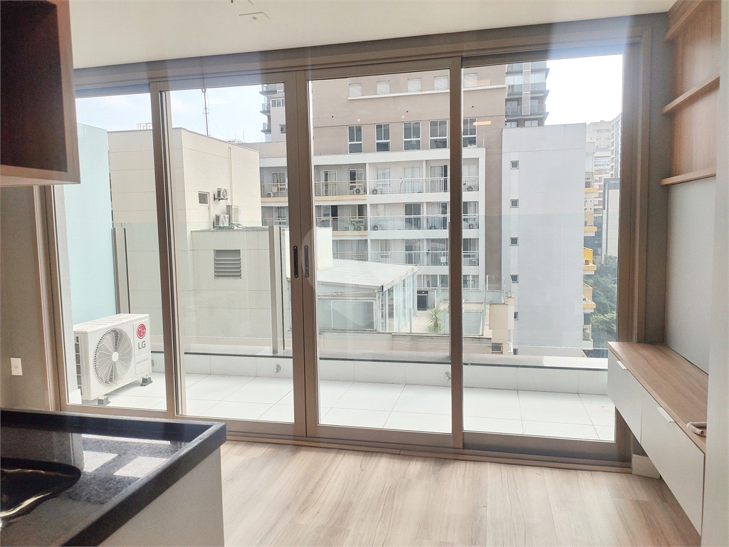 APARTAMENTO em PINHEIROS