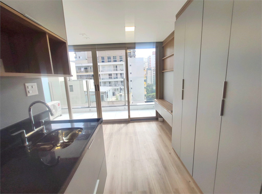 APARTAMENTO em PINHEIROS