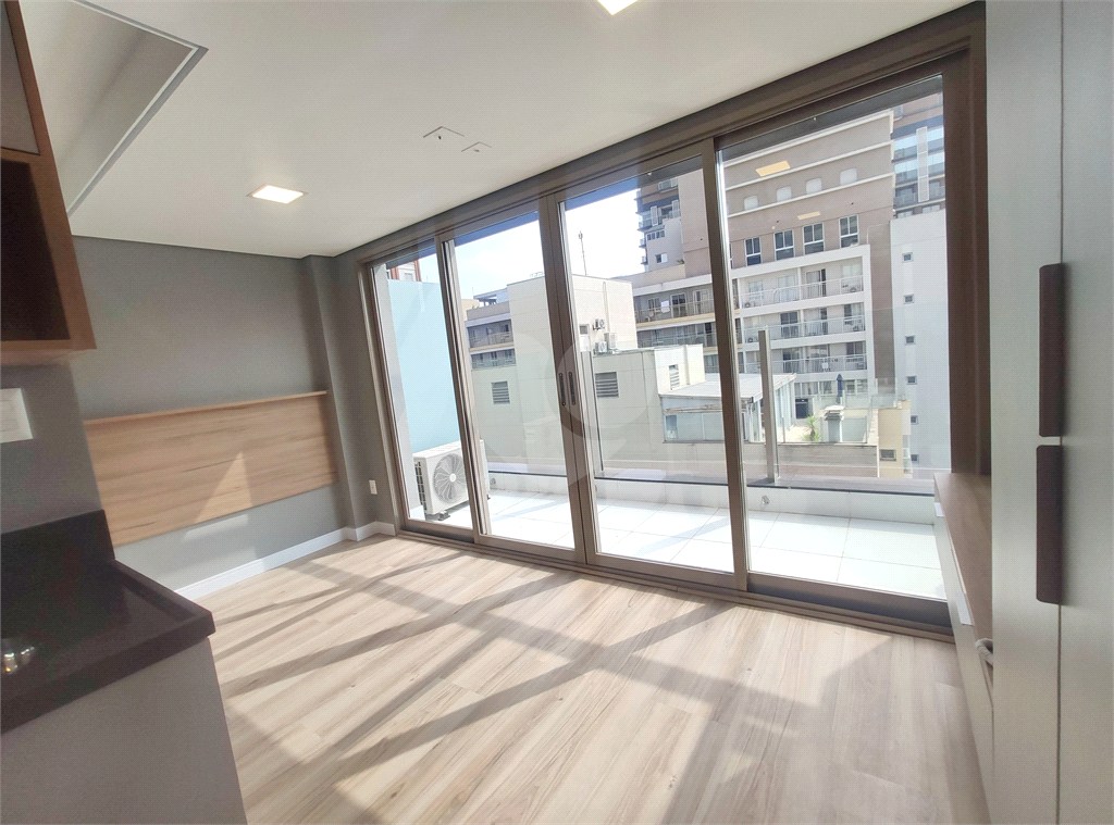 APARTAMENTO em PINHEIROS