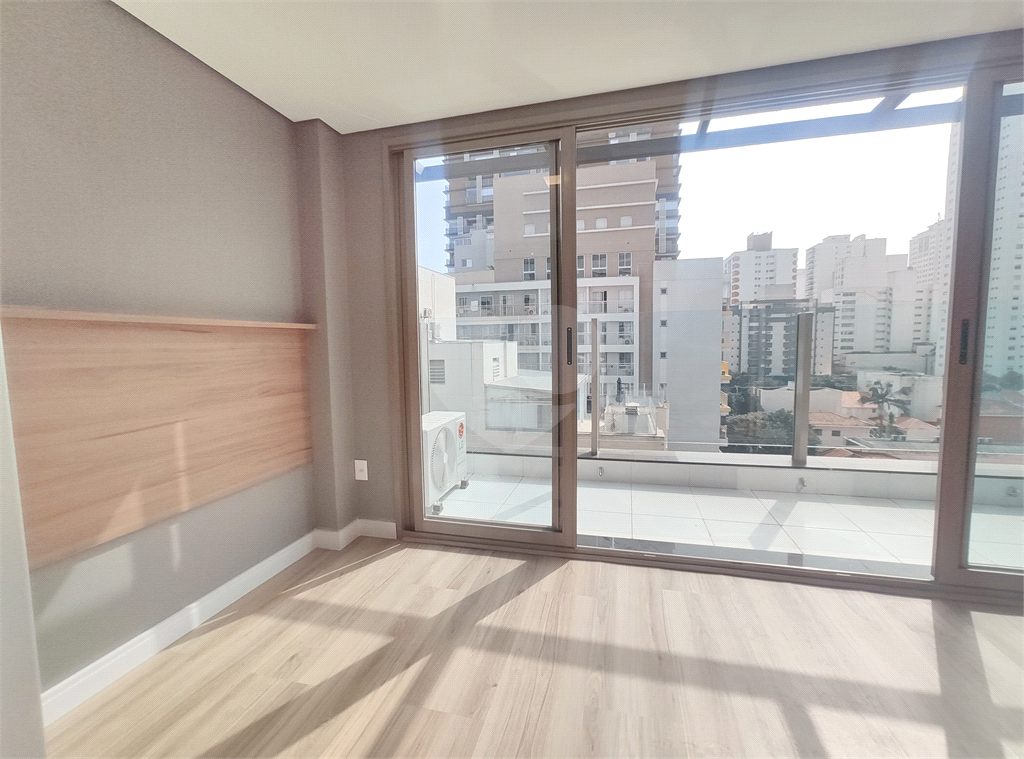 APARTAMENTO em PINHEIROS