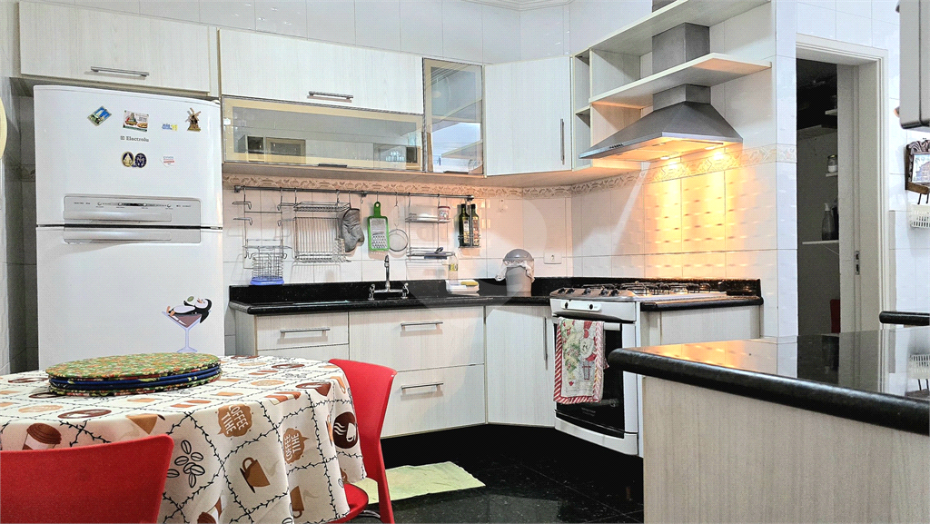 Apartamento à venda com 3 dormitórios 3 banheiros no PARAÍSO