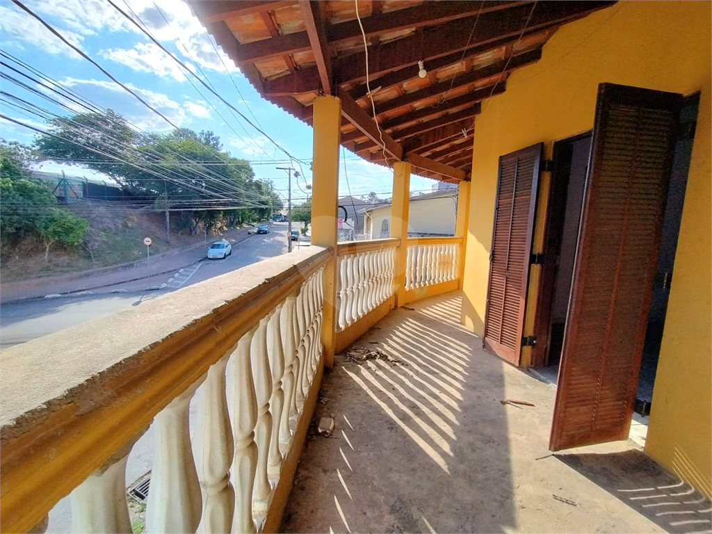 Casa à venda com 3 quartos, 228m² - Foto 2