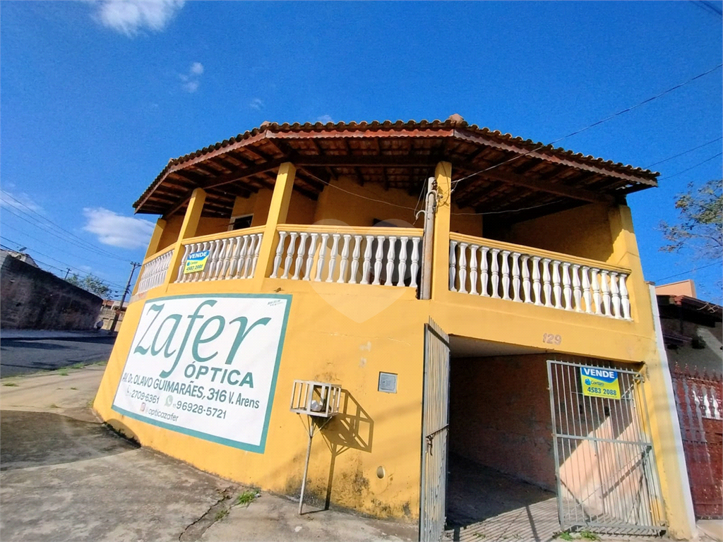 Casa à venda com 3 quartos, 228m² - Foto 1