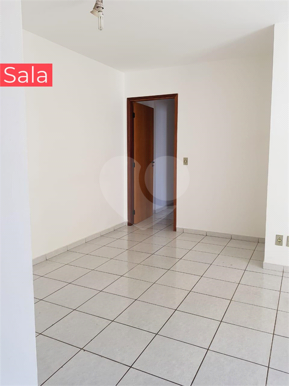 Apartamento à venda com 3 quartos, 80m² - Foto 3