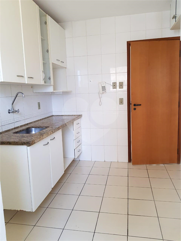 Apartamento à venda com 3 quartos, 80m² - Foto 1