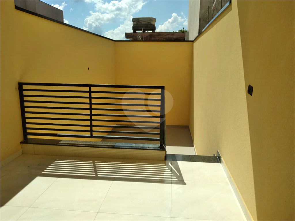  Sobrado com 200m2 de área construída com 3 suítes, 4 banheiros,  quintal gourmet e 2 vagas