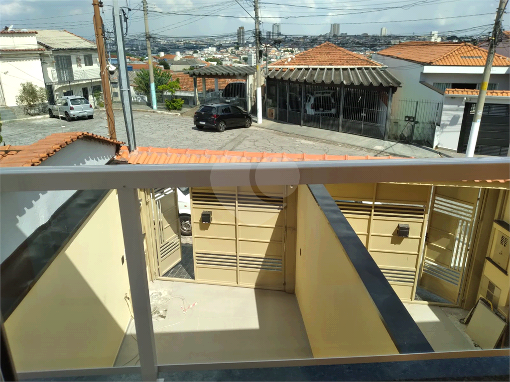  Sobrado com 200m2 de área construída com 3 suítes, 4 banheiros,  quintal gourmet e 2 vagas