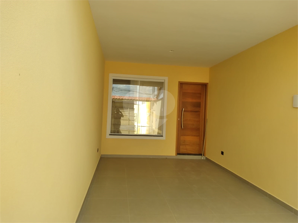  Sobrado com 200m2 de área construída com 3 suítes, 4 banheiros,  quintal gourmet e 2 vagas