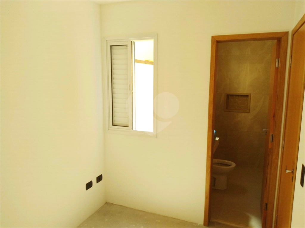  Sobrado com 200m2 de área construída com 3 suítes, 4 banheiros,  quintal gourmet e 2 vagas