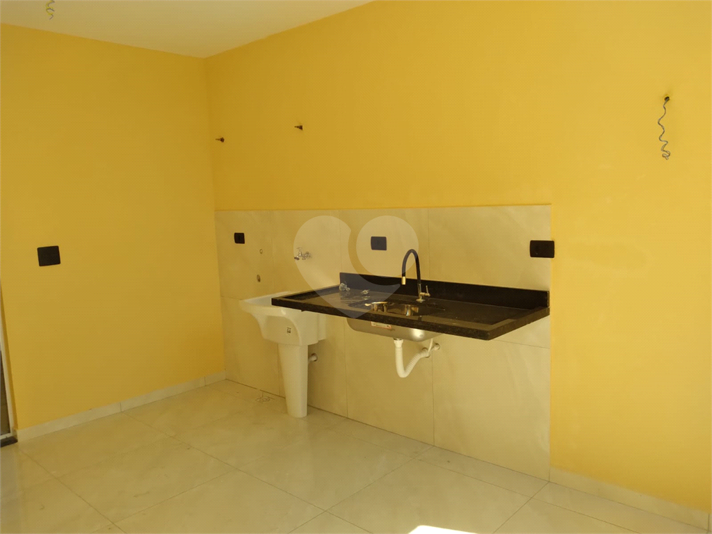  Sobrado com 200m2 de área construída com 3 suítes, 4 banheiros,  quintal gourmet e 2 vagas