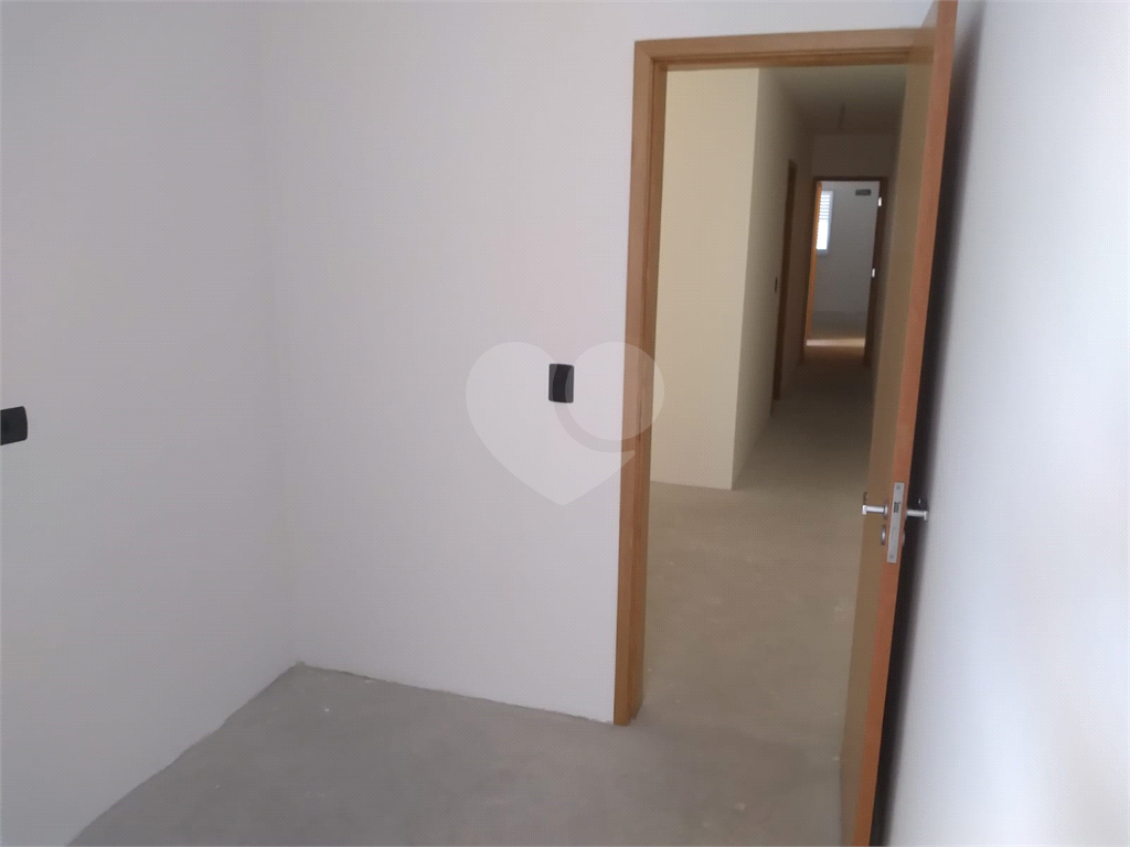  Sobrado com 200m2 de área construída com 3 suítes, 4 banheiros,  quintal gourmet e 2 vagas