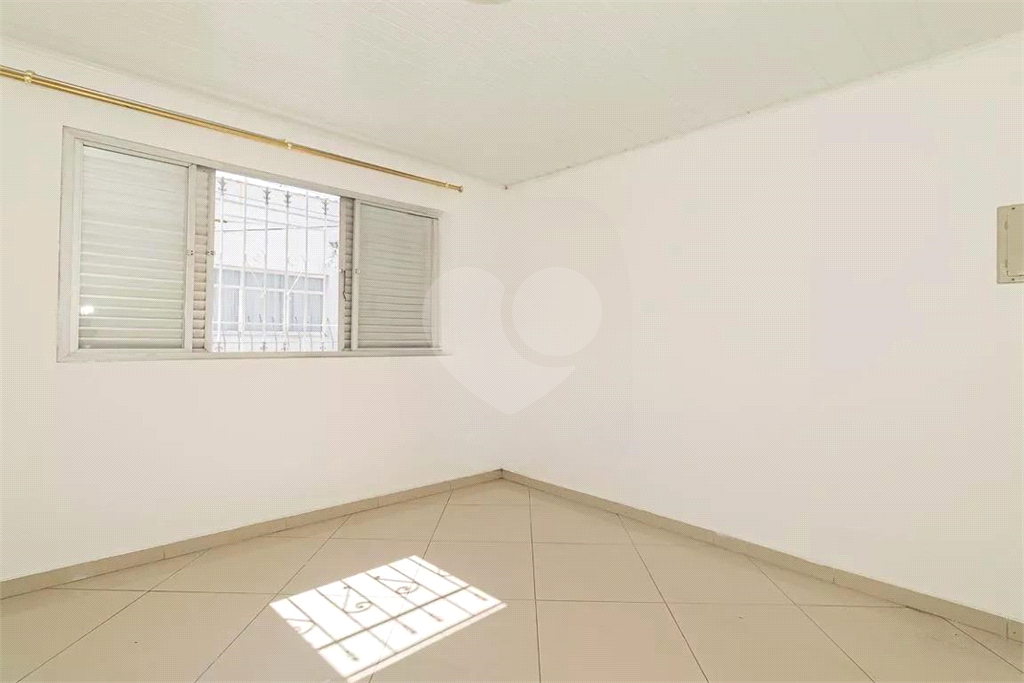 Casa térrea com 02 dormitórios e 01 vaga - Vila Santa Teresinha/SP