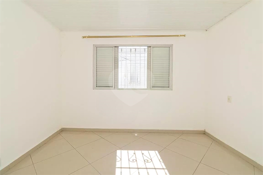 Casa térrea com 02 dormitórios e 01 vaga - Vila Santa Teresinha/SP