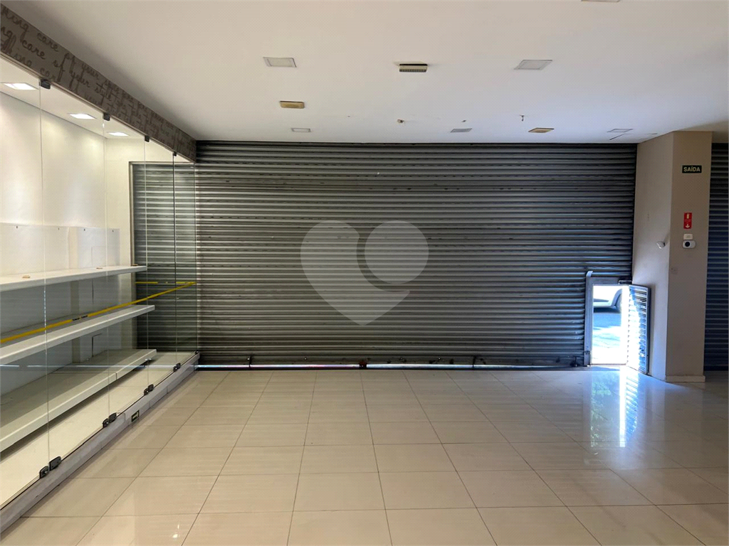 Galpão Comercial a venda ou locação no  Centro.