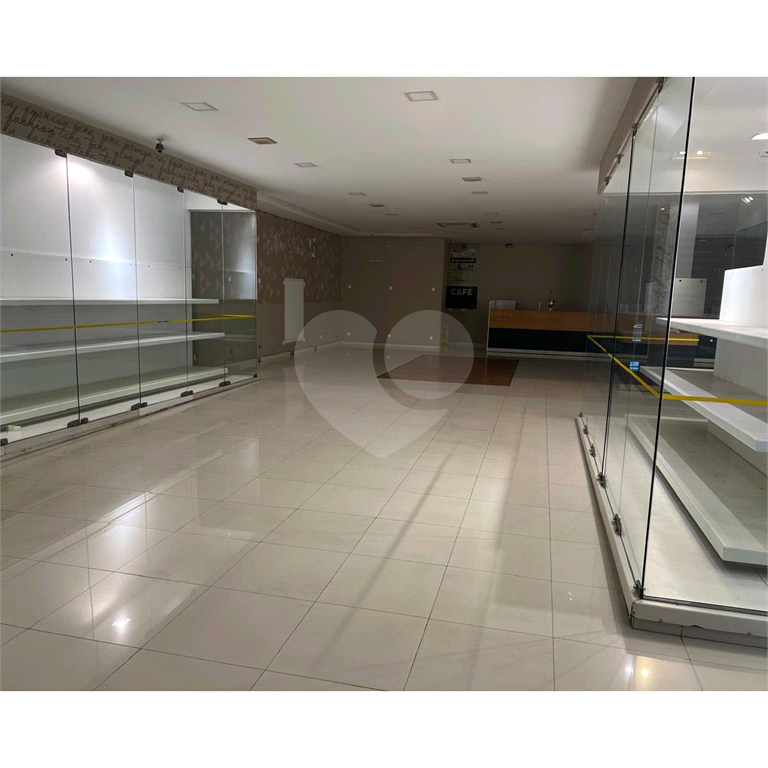Galpão Comercial a venda ou locação no  Centro.