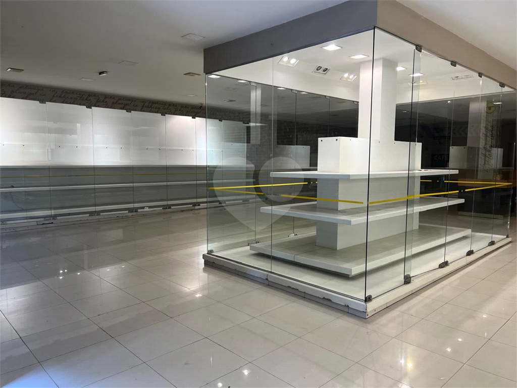 Galpão Comercial a venda ou locação no  Centro.