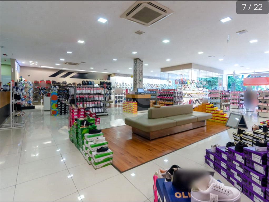 Galpão Comercial a venda ou locação no  Centro.