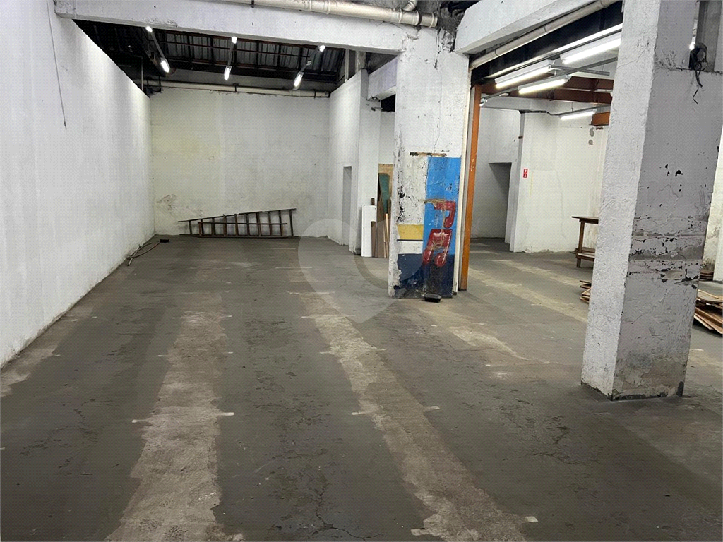 Galpão Comercial a venda ou locação no  Centro.