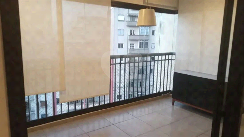 APARTAMENTO em CENTRO