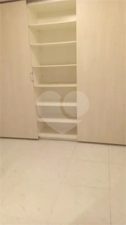 APARTAMENTO em CENTRO