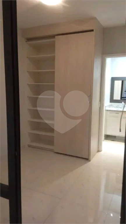 APARTAMENTO em CENTRO