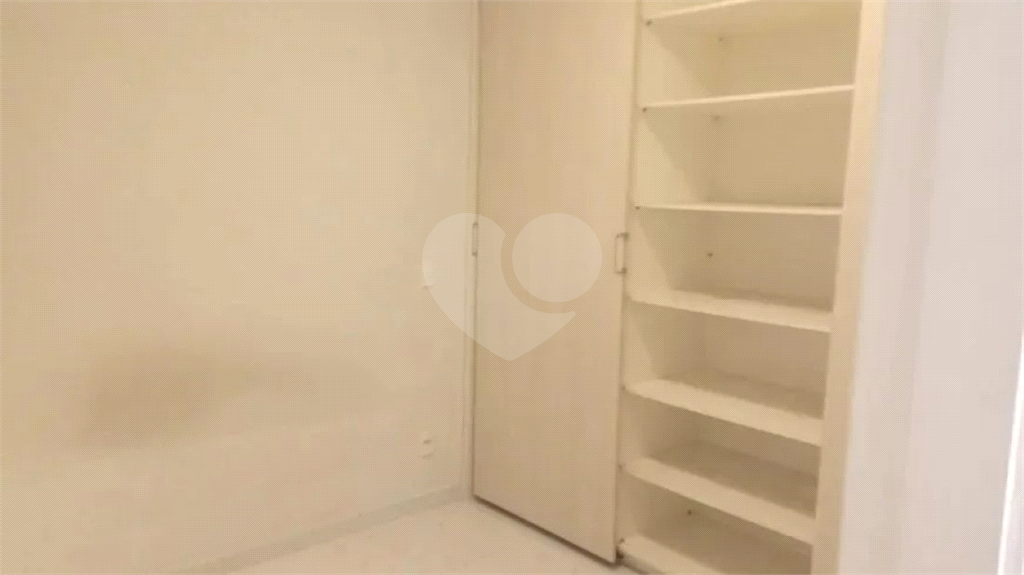 APARTAMENTO em CENTRO