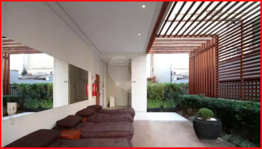 APARTAMENTO em CENTRO