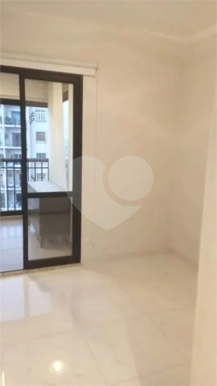 APARTAMENTO em CENTRO