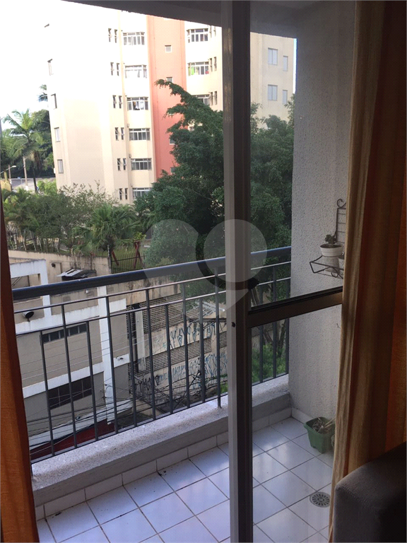 Apartamento à venda com 2 quartos, 64m² - Foto 2