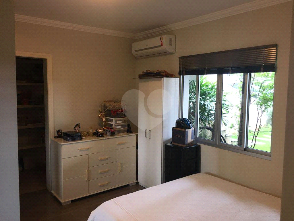 Casa de Condomínio à venda com 4 quartos, 230m² - Foto 13