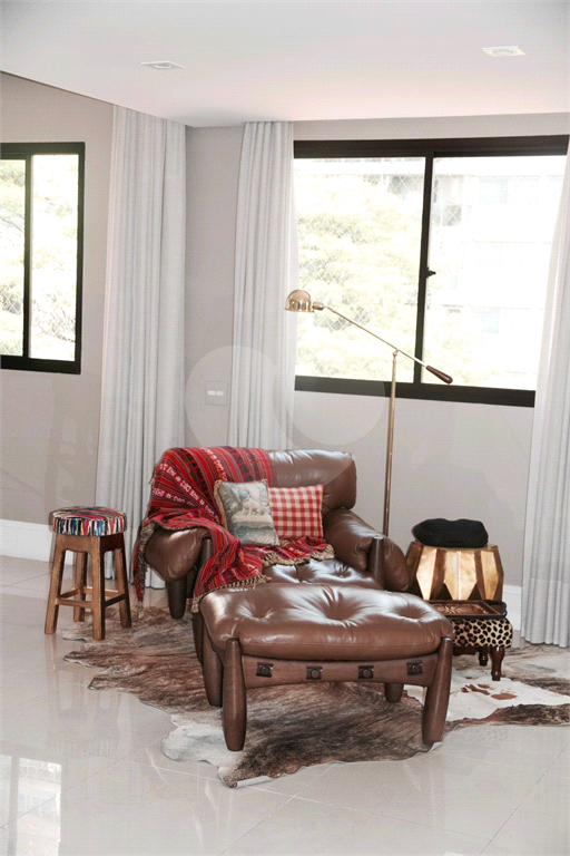 APARTAMENTO em CAMPO BELO