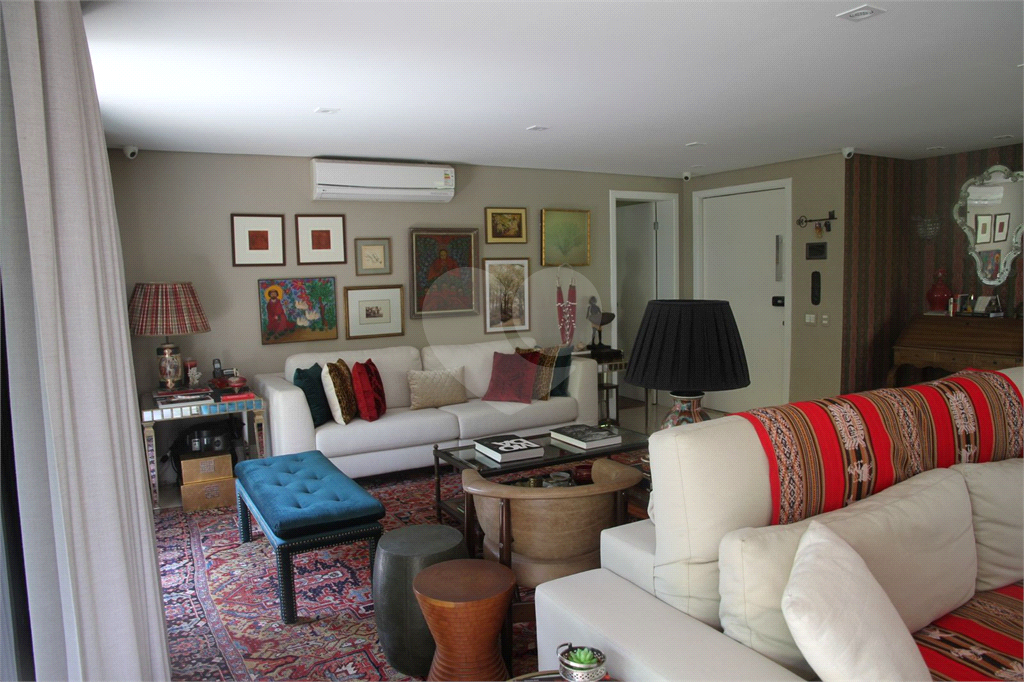 APARTAMENTO em CAMPO BELO