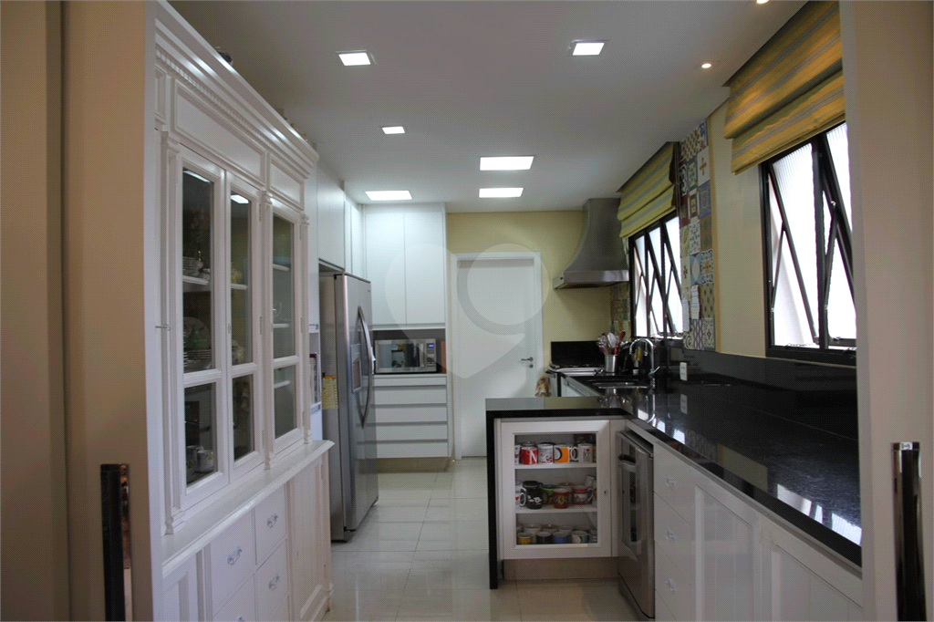 APARTAMENTO em CAMPO BELO