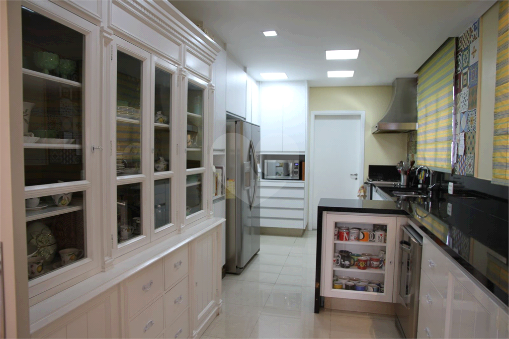 APARTAMENTO em CAMPO BELO