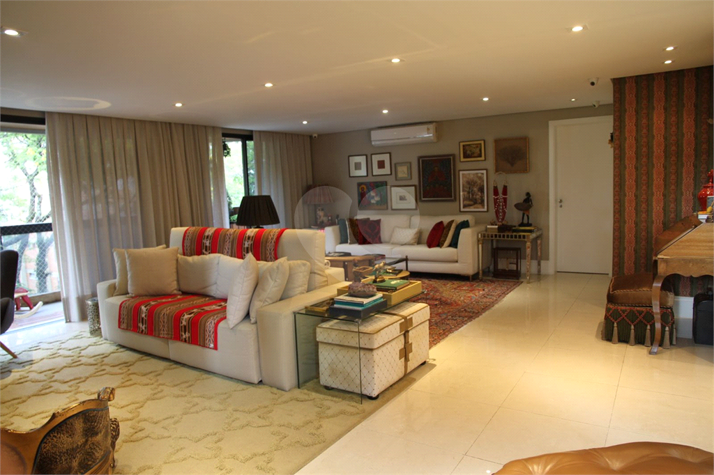 APARTAMENTO em CAMPO BELO