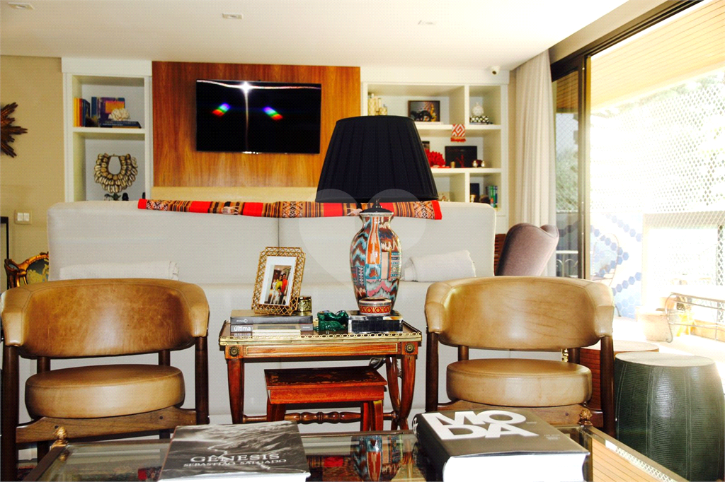 APARTAMENTO em CAMPO BELO