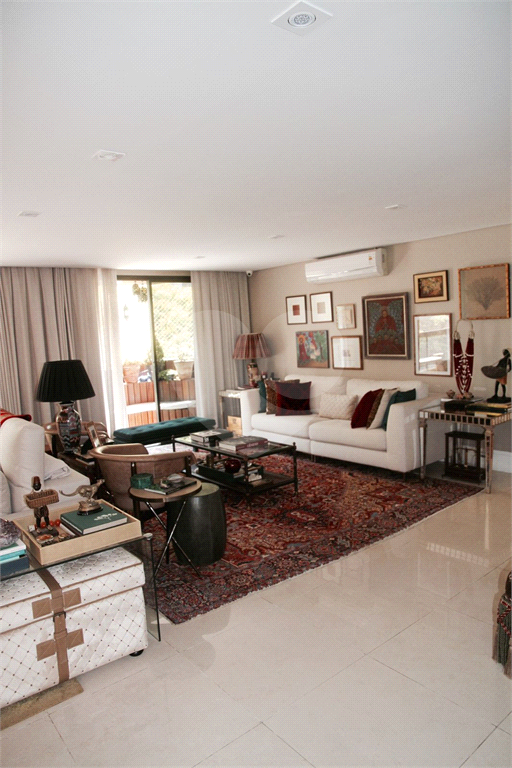 APARTAMENTO em CAMPO BELO