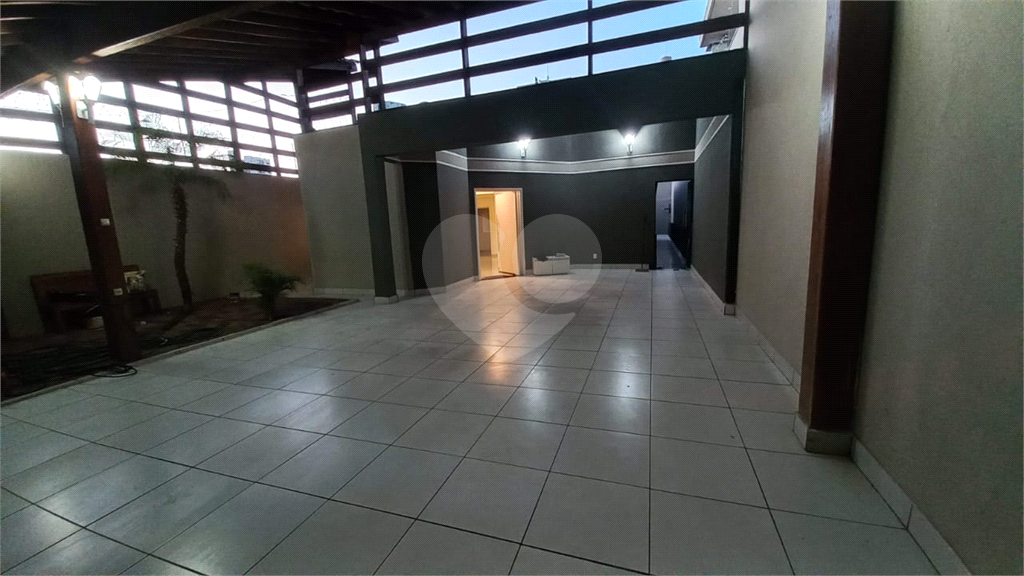 Casa à venda com 3 quartos, 250m² - Foto 8