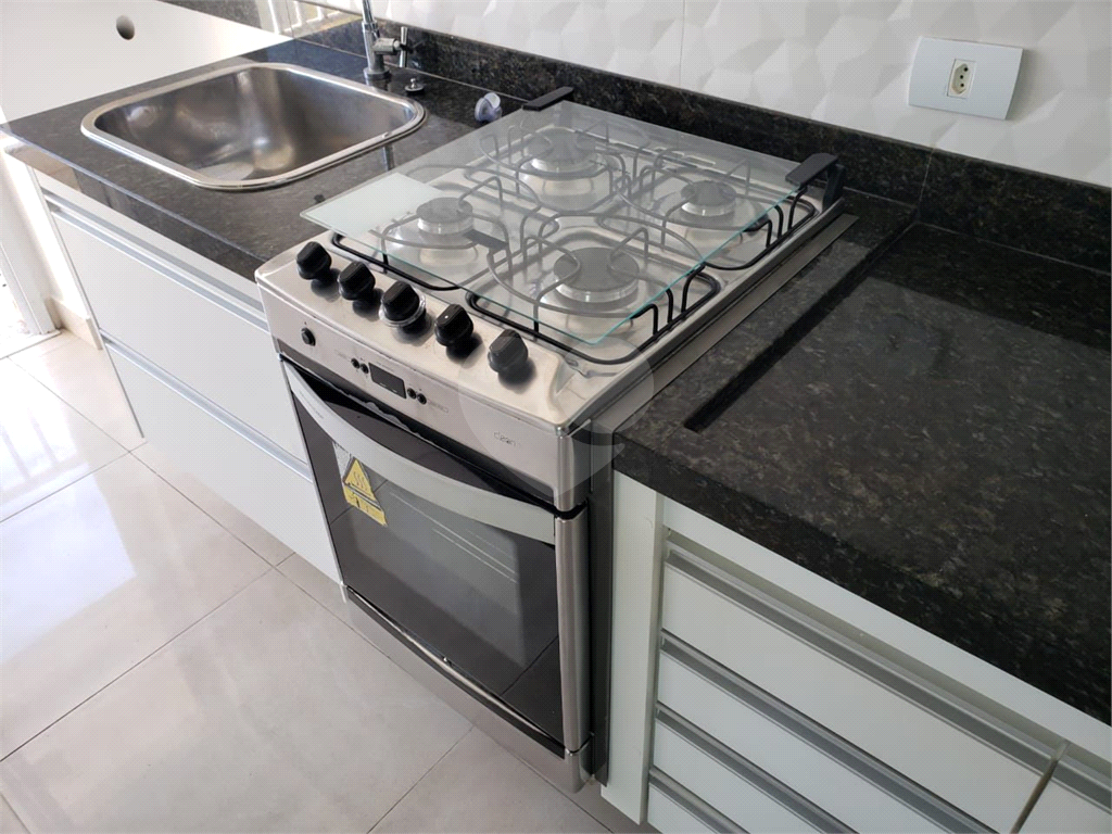 Apartamento para alugar com 2 quartos, 70m² - Foto 32