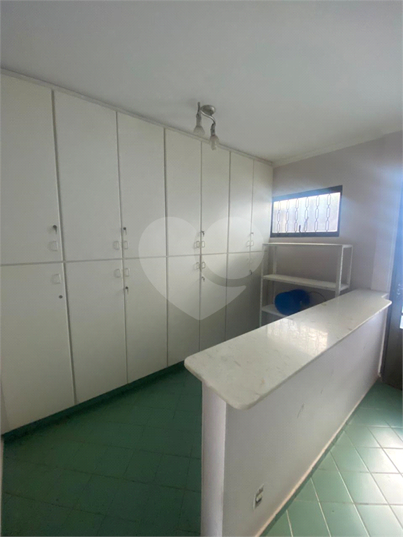 Casa para alugar com 4 quartos, 140m² - Foto 11