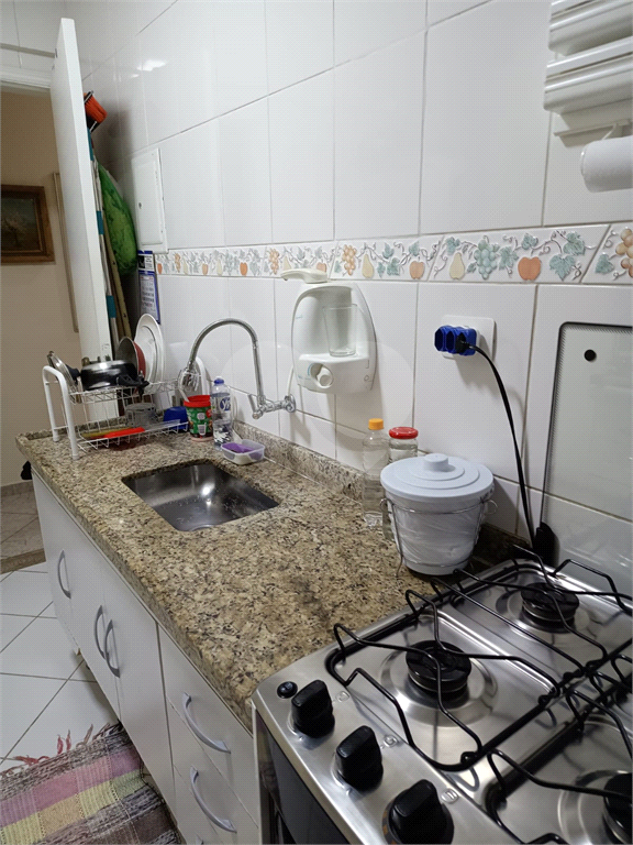 Apartamento 68 m² - 2 quartos sendo 1 suíte, 2 banheiros, 1 vaga de garagem coberta-Guarujá/SP.