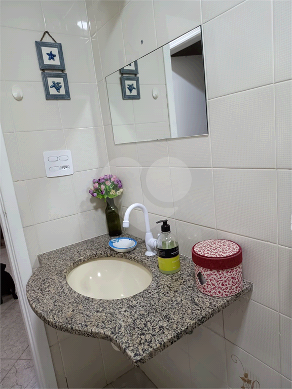 Apartamento 68 m² - 2 quartos sendo 1 suíte, 2 banheiros, 1 vaga de garagem coberta-Guarujá/SP.