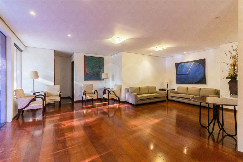Excelente Apartamento em Moema