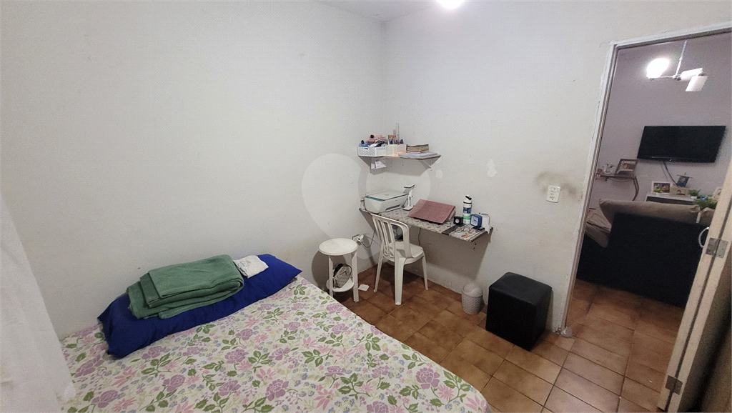 Casa térrea ou terreno para venda. 240m2, Local plano. Ideal para galpão. Jardim Guimarães