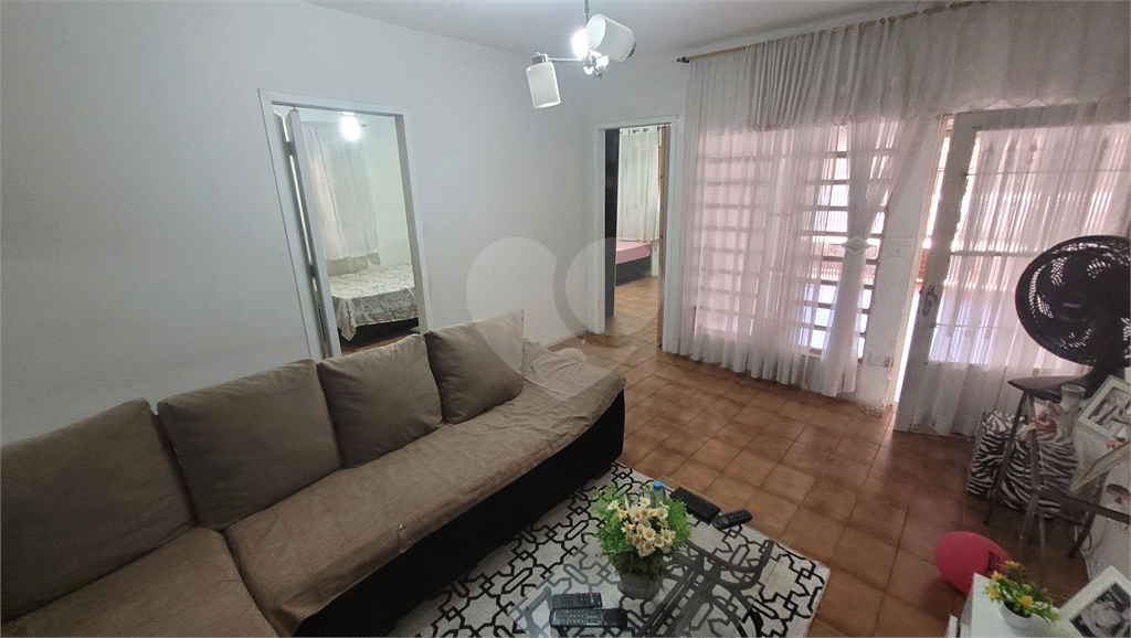 Casa térrea ou terreno para venda. 240m2, Local plano. Ideal para galpão. Jardim Guimarães