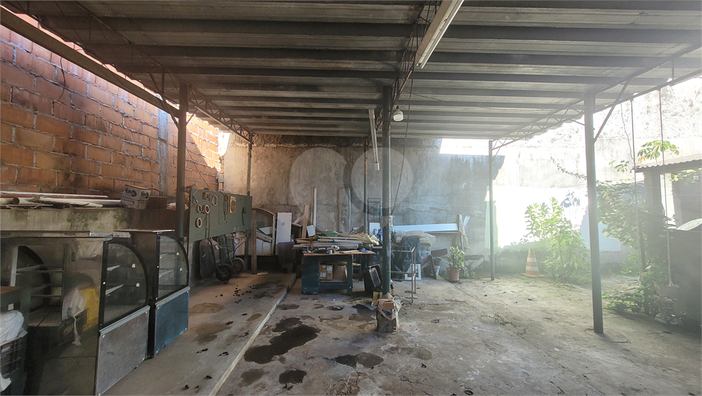 Casa térrea ou terreno para venda. 240m2, Local plano. Ideal para galpão. Jardim Guimarães